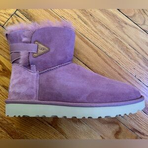 NIB UGG Mini Bailey Flex, Size 9